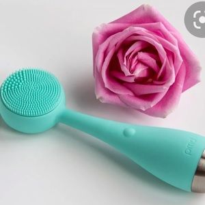 PMD facial cleansing brush